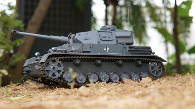 1:16 German Panzer IV (F2 Type) RTR RC Model Tank w/Smoke, Sound & Shoots