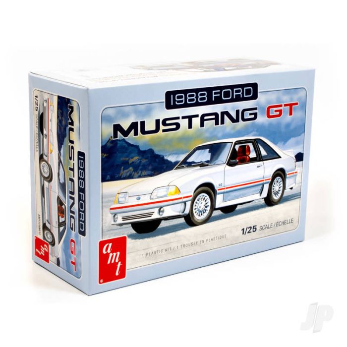 AMT 1:25 1988 Ford Mustang GT Fox Body Plastic Kit