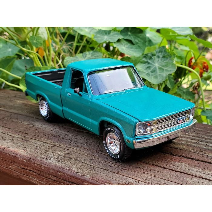 AMT 1:25 1978 Ford Courier Van / Pickup Truck Plastic Kit