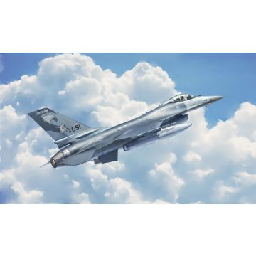Italeri 1:48 F-16A Fighting Falcon Plastic Model Kit