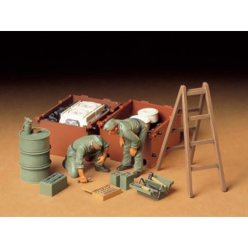 Tamiya 1:35 German Engine Maintenance Crew Plastic Model Kit