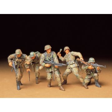 Tamiya 1:35 German Front Line Infantryman Plastic Model Kit