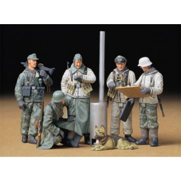Tamiya 1:35 German Soldiers Field Briefing Plastic Model Kit
