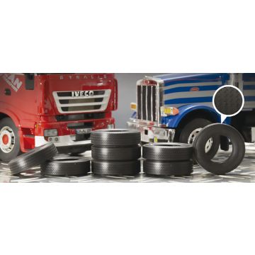 Italeri 1:24 TRUCK RUBBER TYRES (8x) Plastic Model Kit