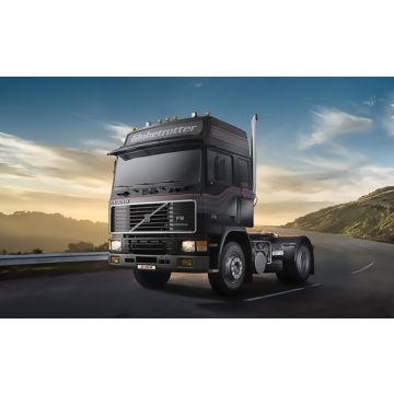 Italeri 1:24 VOLVO F-16 GLOBETROTTER Plastic Model Kit