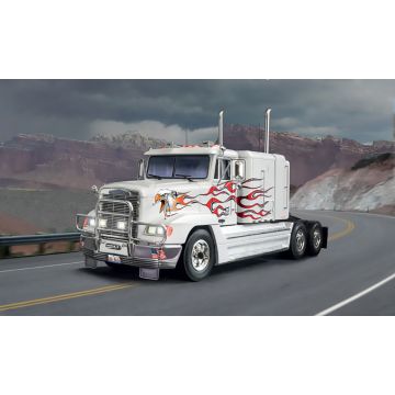 Italeri 1:24 FREIGHTLINER FLD 120 SPECIAL Plastic Model Kit