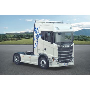 Italeri 1:24 Scania S770 V8 "White Cab" Plastic Model Kit