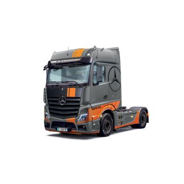 Italeri 1:24 Mercedes-Benz Actros MP4 Big Space Grand Prix Edition Plastic Model Kit
