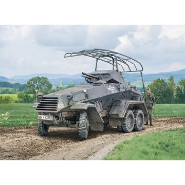 Italeri 1:72 Sd.Kfz. 232. 6 Rad Plastic Model Kit
