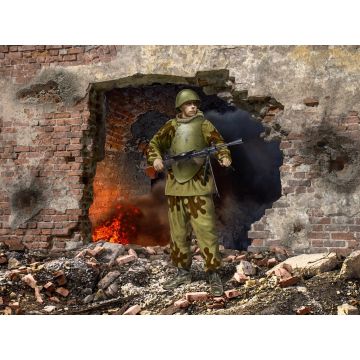 ICM 1:16 WW2 Soviet Assault Engineer-Sapper Plastic Model Kit
