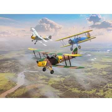 ICM 1:32 WWII Training Biplanes with Bücker Bü 131D & DH.82A Tiger Moth & Stearman PT-17 (Set of 3) Plastic Model Kit
