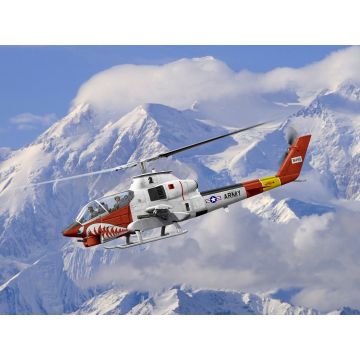 ICM 1:32 AH-1G 'Arctic Cobra' U.S. Helicopter Plastic Model Kit