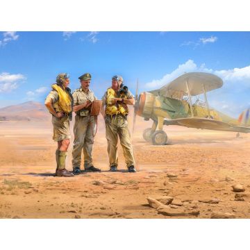 ICM 1:32 British Pilots In Tropical Uniform (1939-1943) 3 Figures Plastic Model Kit
