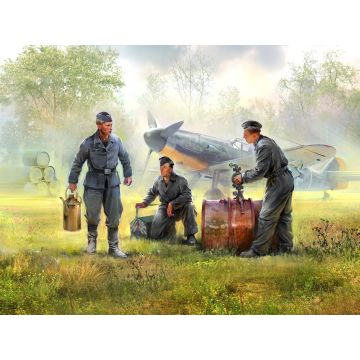 ICM 1:32 German Luftwaffe Ground Personnel (1939-1945) 3 Figures Plastic Model Kit