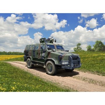 ICM 1:35 Kozak-001' Ukrainian National Guard Plastic Model Kit