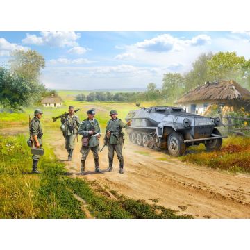 ICM 1:35 Sd.Kfz.251/1 Ausf.A with 4 German Infantry Figures Plastic Model Kit