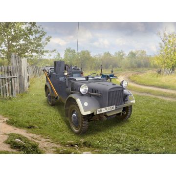 ICM 1:35 le.gl.Einheitz-Pkw Kfz.2 WWII German Light Radio Communication Car Plastic Model Kit