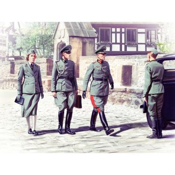 ICM 1:35 WWII German Staff Personnel 4 Figures Plastic Model Kit