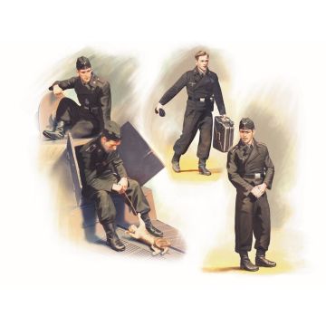 ICM 1:35 German Armoured Vehicle Crew (1941-1942) 4 Figures & Cat Plastic Model Kit