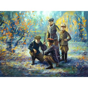 ICM 1:35 WWII Soviet Partisans 4 Figures Plastic Model Kit