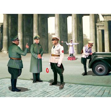 ICM 1:35 WWII German Road Police 5 Figures Plastic Model Kit