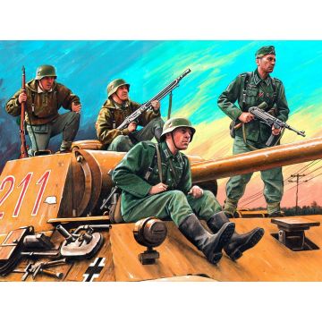 ICM 1:35 German Tank Riders (1942-1945) 4 Figures Plastic Model Kit