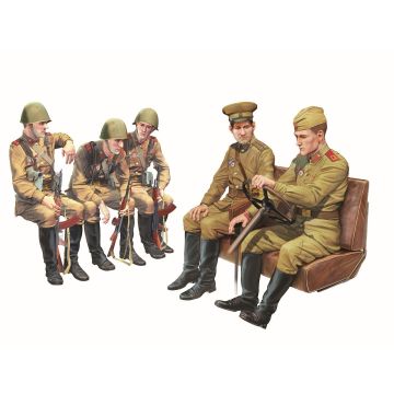 ICM 1:35 Soviet Army Servicemen (1979-1991) 5 Figures Plastic Model Kit
