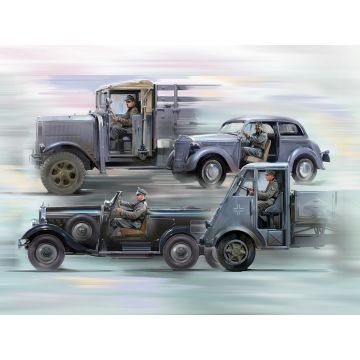 ICM 1:35 German Drivers (1939-1945) 4 Figures Plastic Model Kit