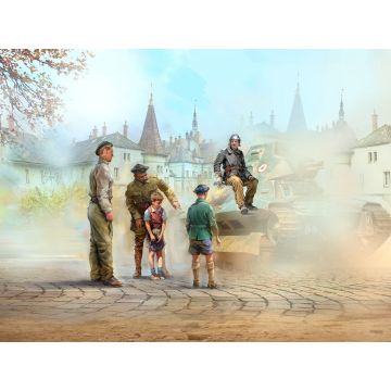 ICM 1:35 WWII French Tank Crew 4 Figures Plastic Model Kit