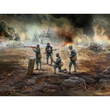 ICM 1:35 WWI Italian Infantry In Armour 4 Figures Plastic Model Kit