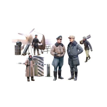 ICM 1:48 WWII German Luftwaffe Pilots & Ground Personnel In Winter Uniform 5 Figures Plastic Model Kit