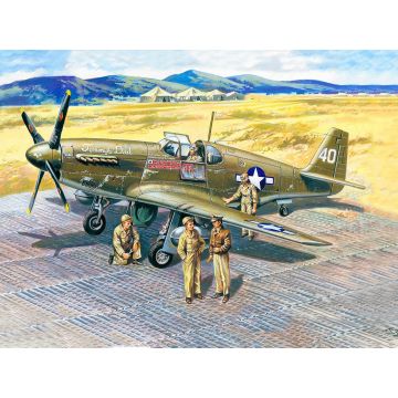 ICM 1:48 Mustang P-51B with USAAF Pilots & Ground Personnel (5 Figures) Plastic Model Kit