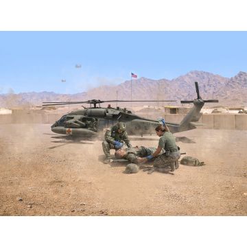 ICM 1:48 UH-60A Black Hawk 'Medevac' with Flight Medics Plastic Model Kit