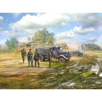 ICM 1:35 Army Group Centre Summer 1941 (Kfz.1 Car & Typ L3000S Truck & 8 Figures) Plastic Model Kit