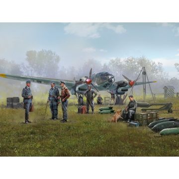 ICM 1:48 Airfield of the Luftwaffe Bomber Group (He 111H-3 / Luftwaffe Ground Personnel / Airfield Equipment) Plastic Model Kit