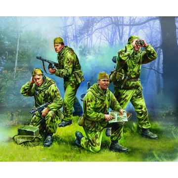 Zvezda 1:72 Soviet Reconnaissance Team Plastic Model Kit