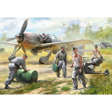 Zvezda 1:72 German Luftwaffe Ground Crew Plastic Model Kit