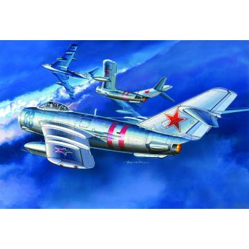 Zvezda 1:72 MiG-17 "Fresco" Plastic Model Kit