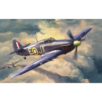 Zvezda 1:72 RAF Hawker Hurricane Mk II C Plastic Model Kit